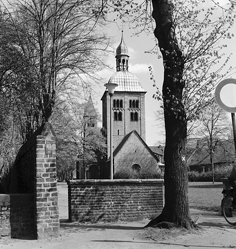 Kath. Pfarrkirche St. Mauritz, Westwerk am Hohenzollernring - Gründungsbau 11. Jh., Langhausneubau 1859-1862, Baumeister Emil von Manger