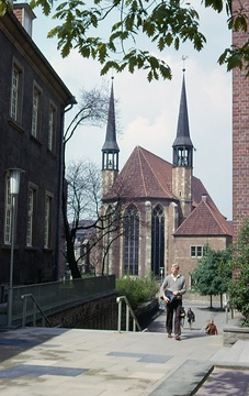 St. Petri-Kirche, Turmseite: Blick vom Jesuitengang auf den Chor und die Sakristei