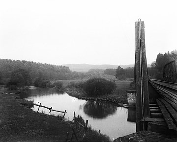 Blick in das Möhnetal von der Eisenbahnbrücke bei Völlinghausen