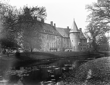 Haus Assen, Rückansicht - Wasserschloss der Lipperenaissance, Bj. 1564 ff, Baumeister Laurenz von Brachum, Aufnahme um1930?
