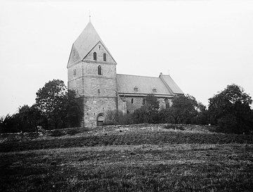 Ev. Pfarrkirche, ehem. St. Peter, romanischer Saalbau des 12. Jh. mit Westturm aus dem 13. Jh., bei Hohensyburg um 1920?