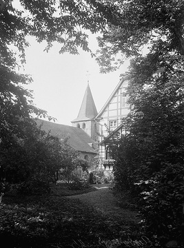 Borgeln: Ev. Pfarrkirche Kirche und Pfarrhaus