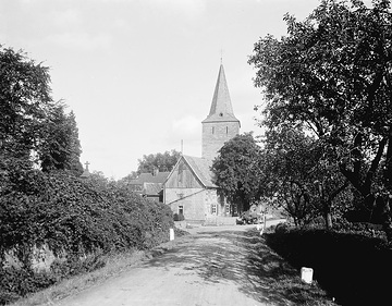 Das Dorf Schwefe mit der Pfarrkirche St. Severin