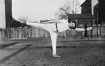 Sportler bei der Gymnastik, um 1930?