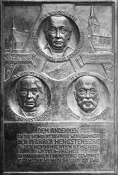 Gedenktafel zu Ehren der drei Pastoren Hengstenberg (1808-1920) in der reformierten Kirche