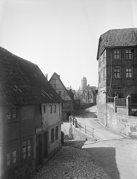 Wohngebäude am "Schützenzaun" mit Blick auf den Sackturm