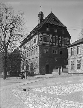 Rathaus "Zwischen den Städten", Renaissancebau (1568) mit aufgesetztem Fachwerkgeschoss (1902)