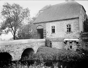 Haus Geist: Brücke und Torhaus am Geisterbach