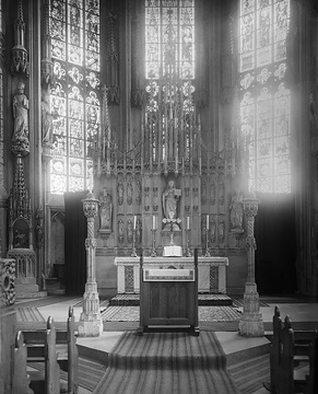 Pfarrkirche Maria zur Wiese: Chorraum mit gotischem Altar, Aufnahmedatum der Fotografie ca. 1913.