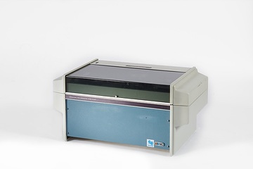 Video Tape Recorder (VTR), Abspiel- und Aufnahmegerät für Videobänder im Format 1 Inch (25mm), vertrieben in den 1960er bis 1980er Jahren, hier Model IVC-821P der International Video Corporation, geschlossen