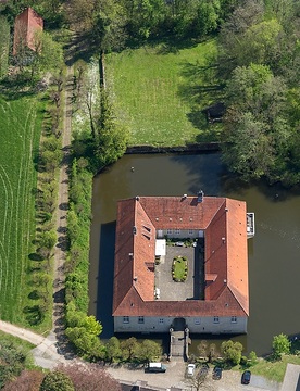 Tecklenburg, Haus Marck: Luftaufnahme des Wasserschlosses Haus Marck