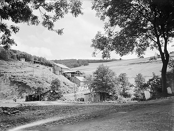 Steinbruch bei Klinkenberg, südliches Versetal (späteres Talsperrenareal). Undatiert. Bau der Versetalsperre in verschiedenen Bauabschnitten zwischen 1929 und 1952.