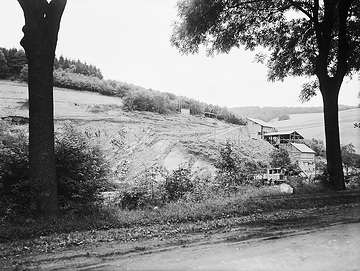 Steinbruch oberhalb von Klinkenberg, südliches Versetal (späteres Talsperrenareal). Undatiert. Bau der Versetalsperre in verschiedenen Bauabschnitten zwischen 1929 und 1952.