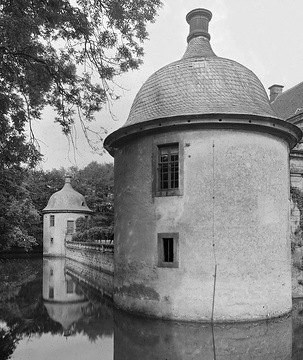 Schloss Vinsebeck: Ecktürme des Schlosshofes, um 1930?