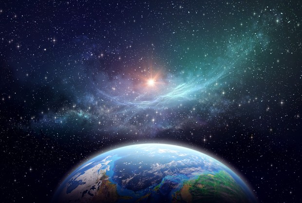 Extrasolarer Planet, Sternenhaufen und Nebel im Weltraum.
Bildnachweis: iStock.com/titoOnz Extrasolarer Planet, Sternenhaufen und Nebel im Weltraum.
Bildnachweis: iStock.com/titoOnz
