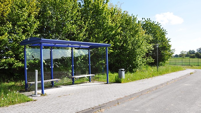 Unsere Bushaltestelle auf der anderen Seite des Museums Höhe Paderborner Dorf.