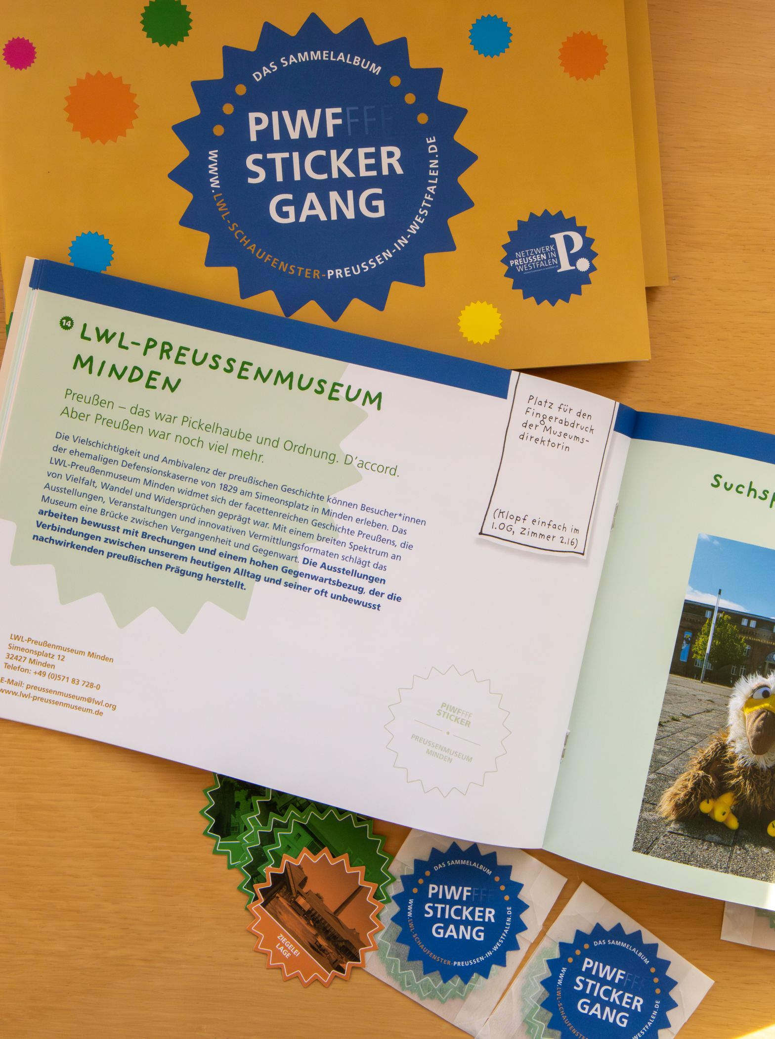 Das Sammelalbum und die Sticker gibt es ab sofort in sechs LWL-Museen und bei 20 weiteren Kulturorten des Netzwerks Preußen in Westfalen.<br>Foto: LWL/Louisa Kambartel