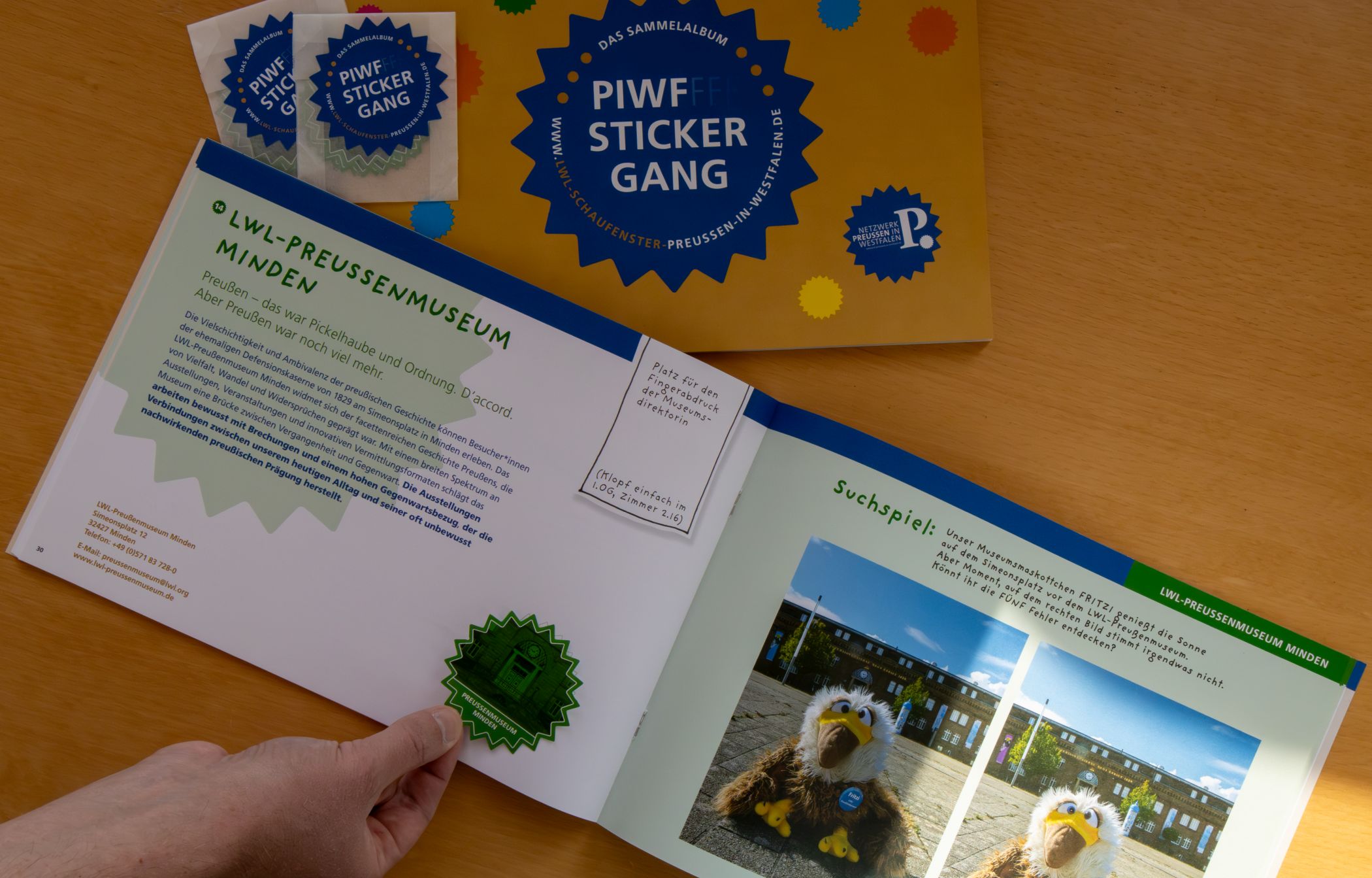 Das Sammelalbum und die Sticker gibt es ab sofort in sechs LWL-Museen und bei 20 weiteren Kulturorten des Netzwerks Preußen in Westfalen.<br>Foto: LWL/Louisa Kambartel