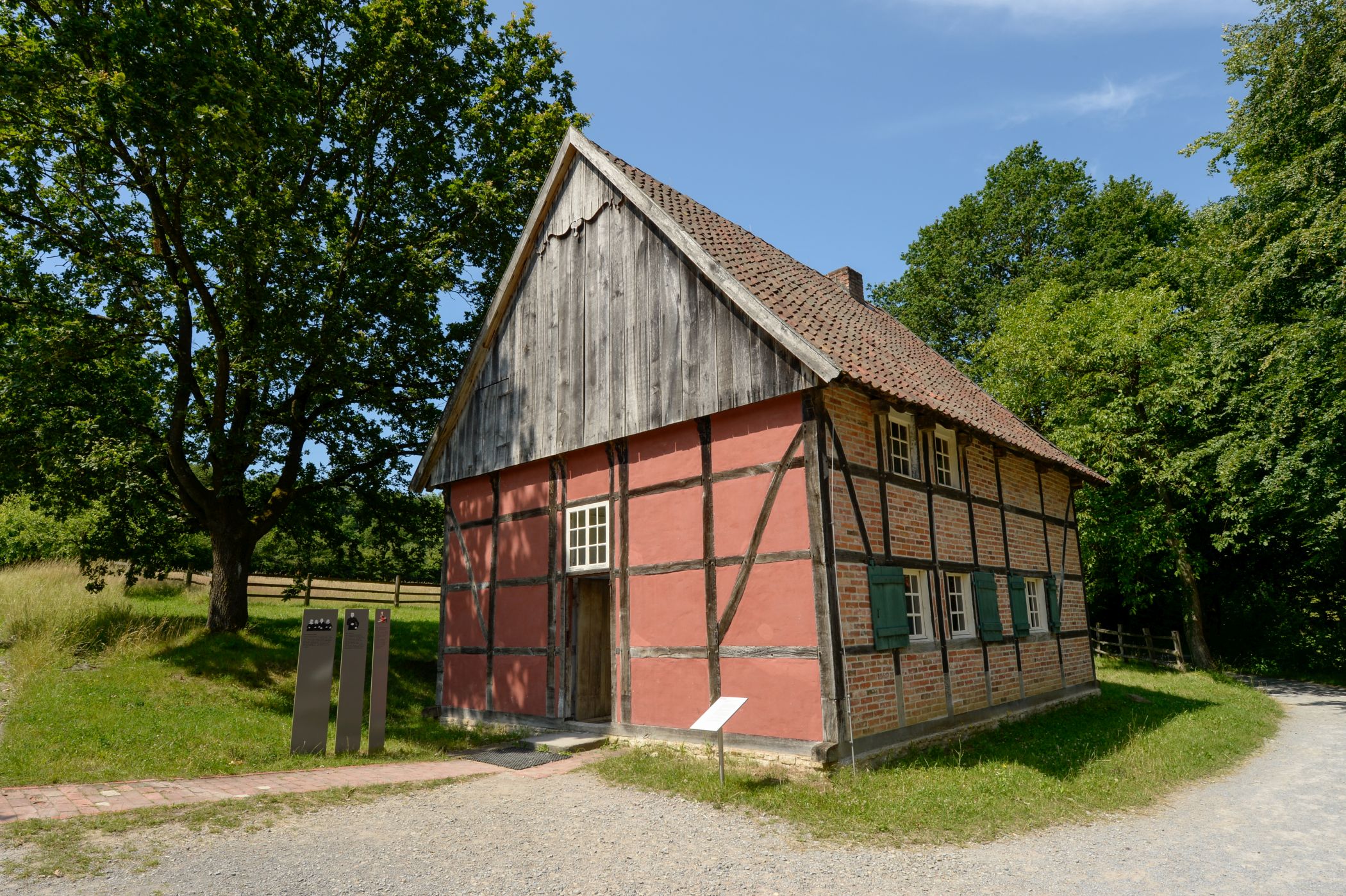 Kleine Häuser erzählen große Geschichten, wie hier das Armenhaus aus Rinkerode.<br>Foto: LWL/Klein