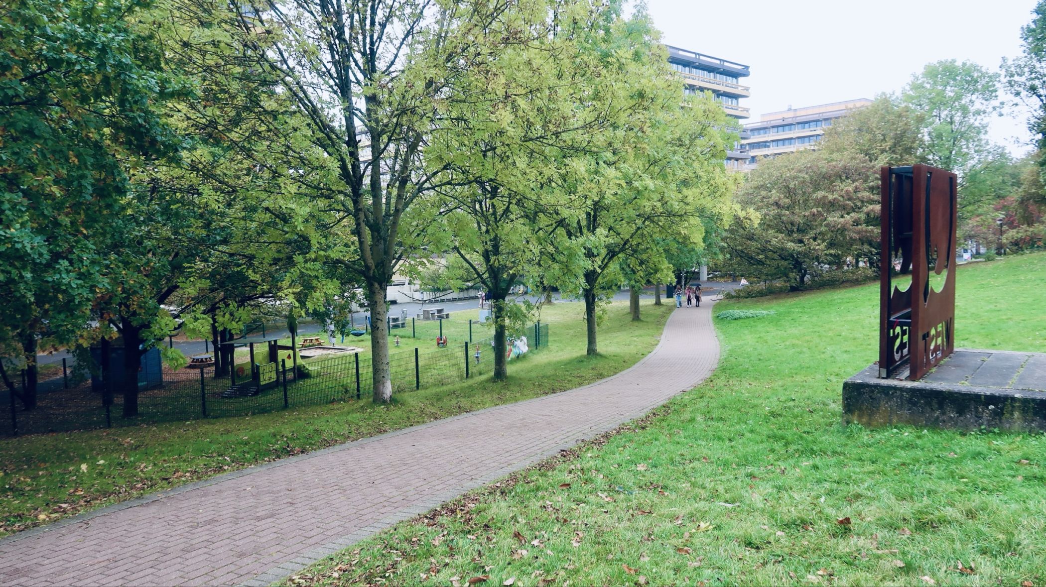 Grüner Rückzugsort: Querforen der Ruhr-Universität Bochum.<br>Foto: Steinmeier