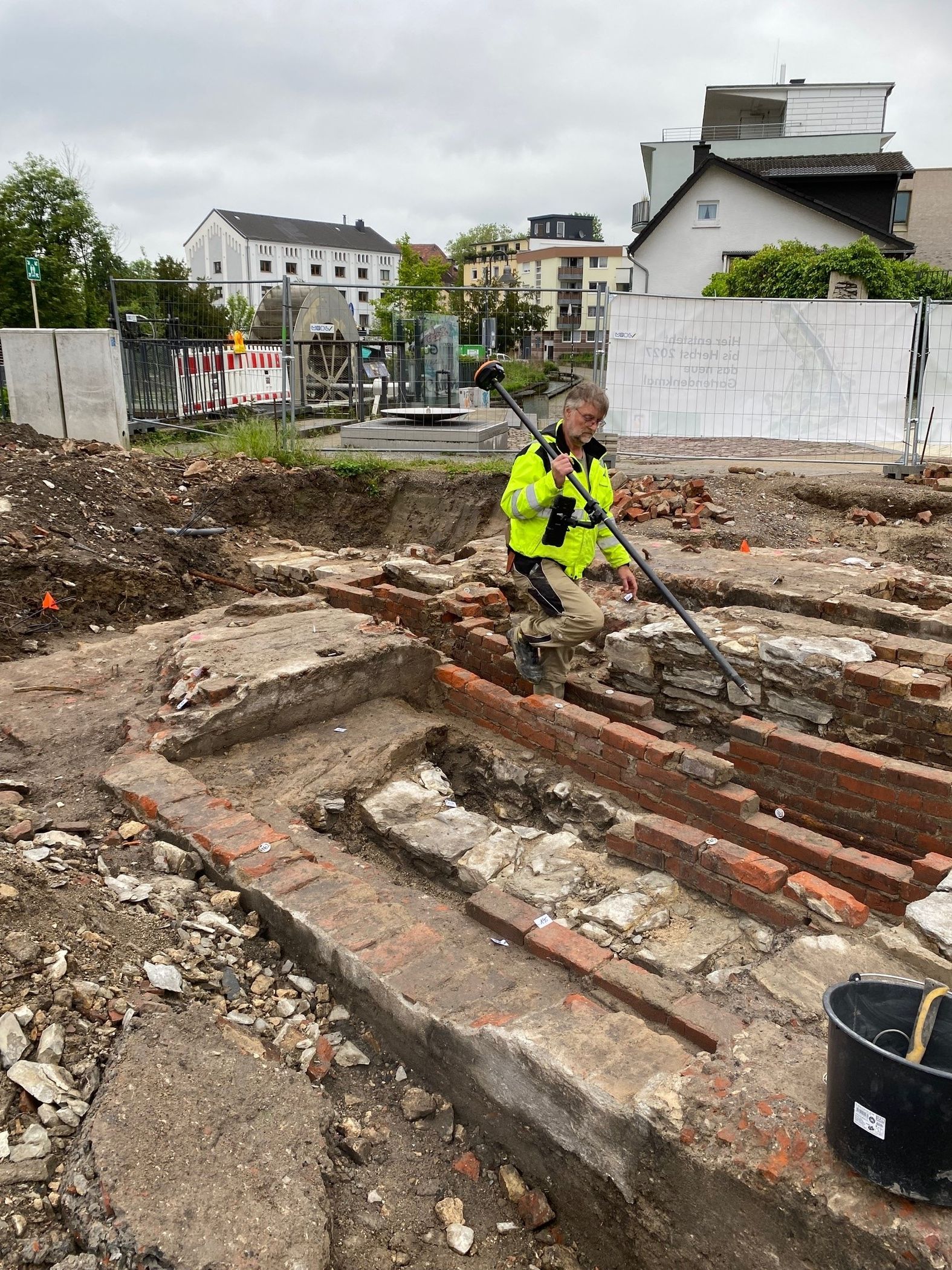 Reste des Pumpenhauses bei der Vermessung der Befunde.<br>Foto: LWL-Stadtarchäologie PB/S. Gai
