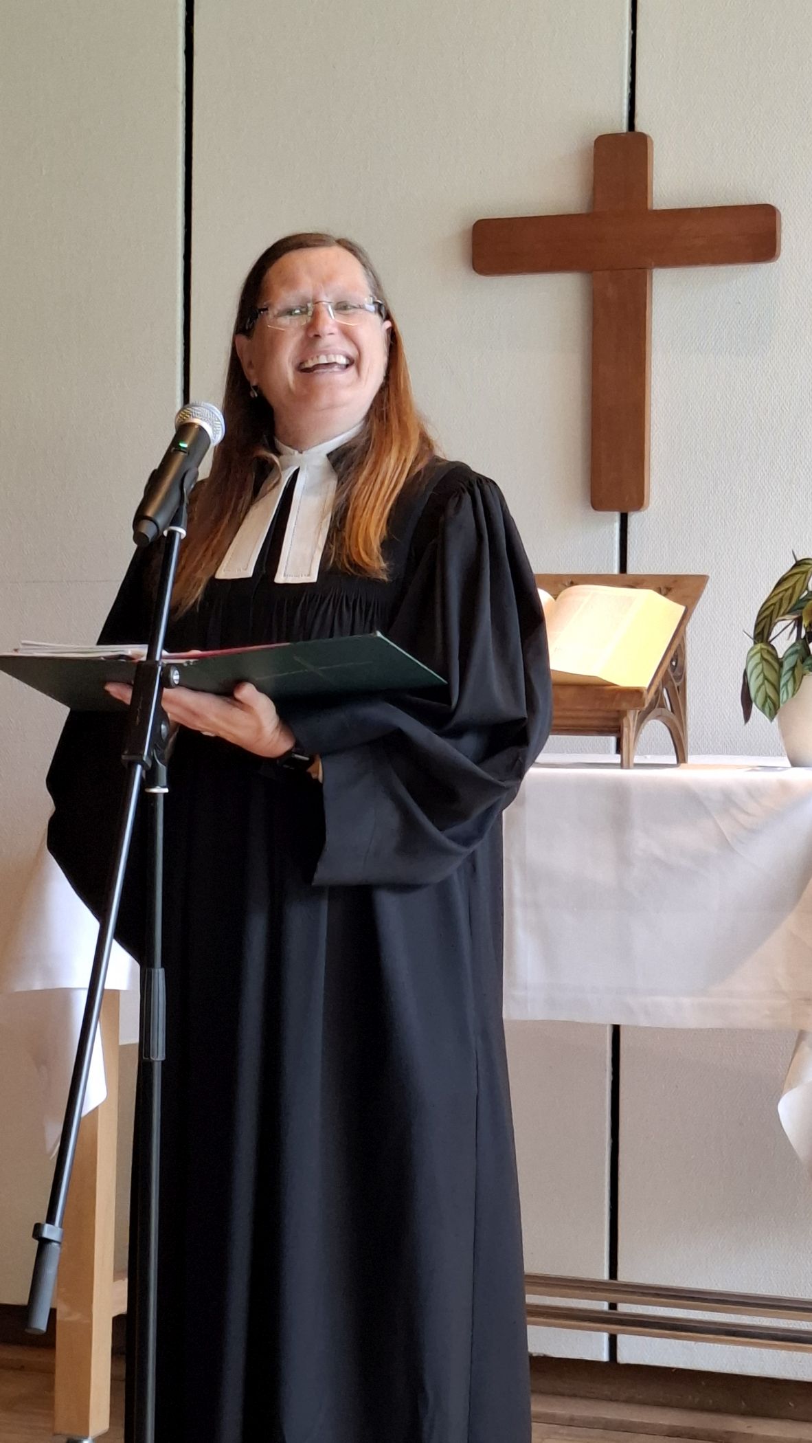 Die neue Seelsorgerin Sandra Kamutzki möchte Ansprechpartnerin für alle sein. Sie sagt: "Ich will niemanden bekehren, sondern Menschen seelsorglich begleiten."<br>Foto: LWL / Philipp Stenger