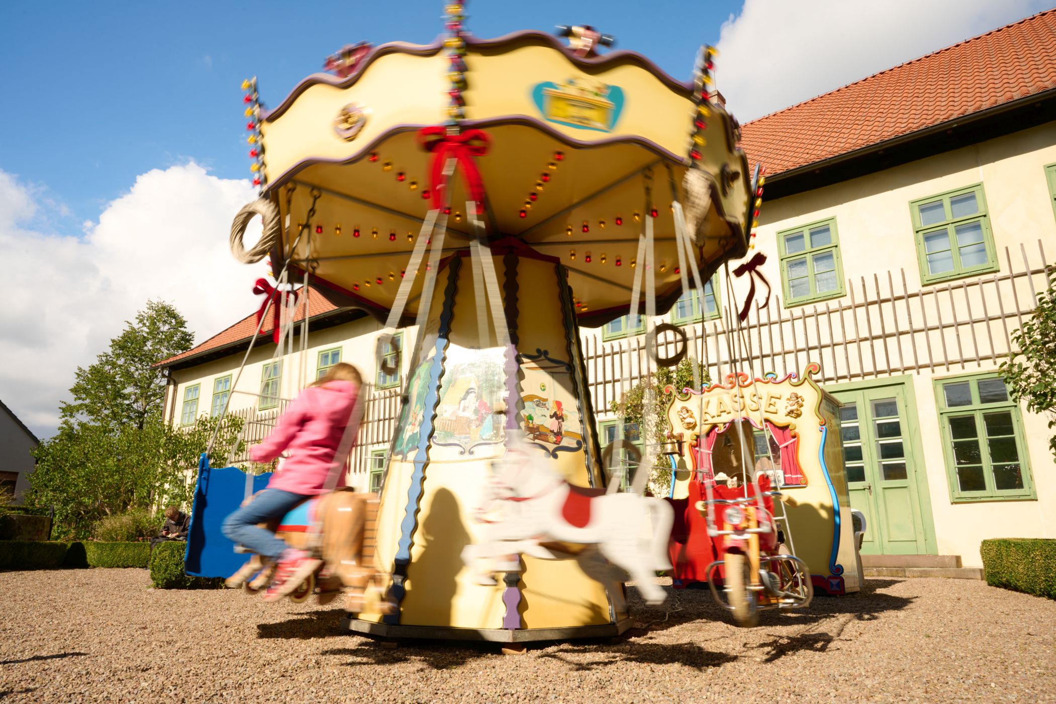 Kinder können beim diesjährigen Museumsfest ihre Runden auf einem historischen Karussell drehen.<br>Foto: LWL/ Peter Hübbe
