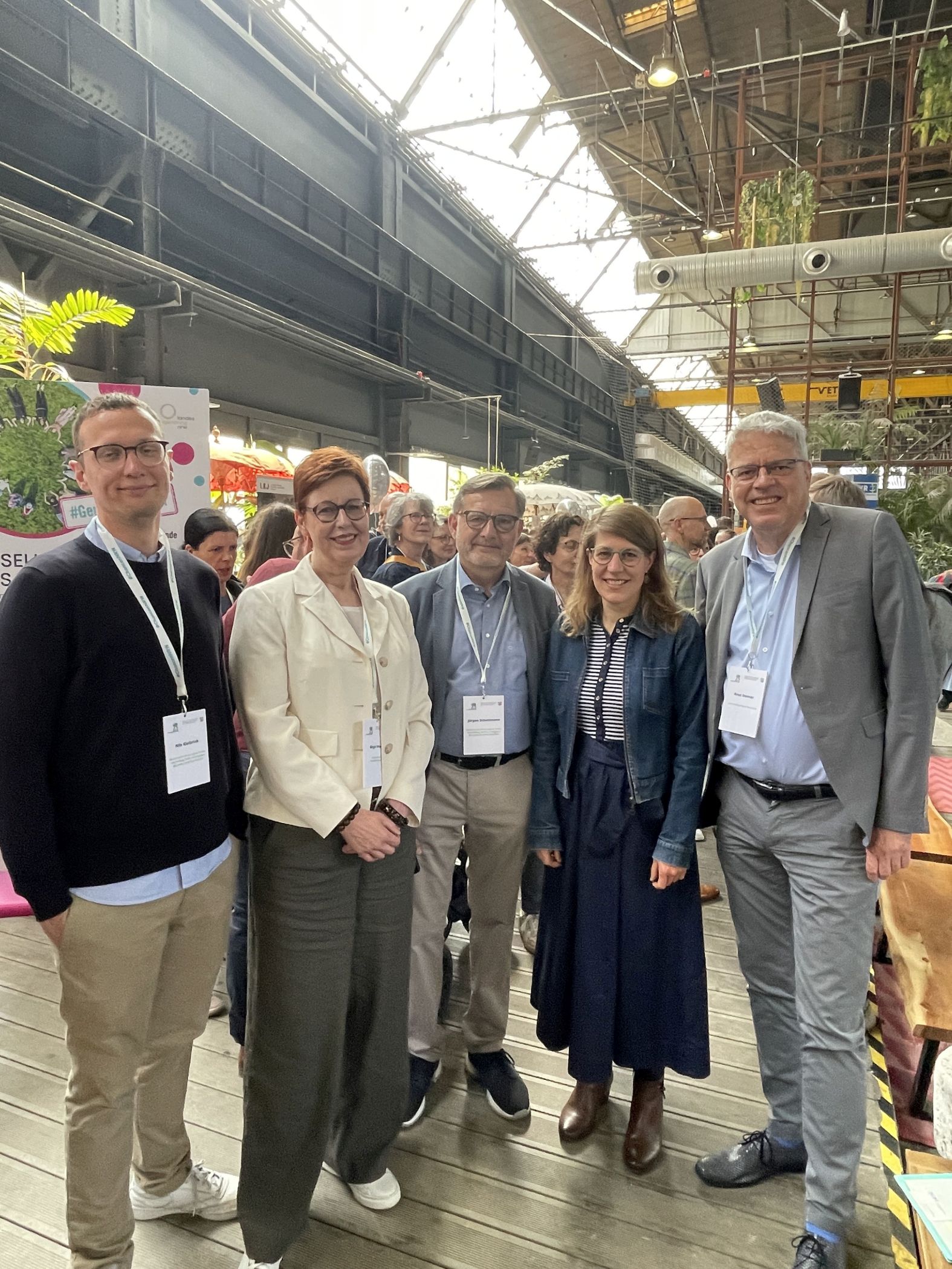 Nils Kleibing (v.l./NRW-Kinder- und Jugendministerium), LWL-Jugenddezernentin Birgit Westers, Jürgen Schaltmann, Verena Schäffer, (beide NRW-Kinder und Jugendministerium) und LVR-Jugenddezernent Knut Dannat.<br>Foto:LWL/Pia Tönges