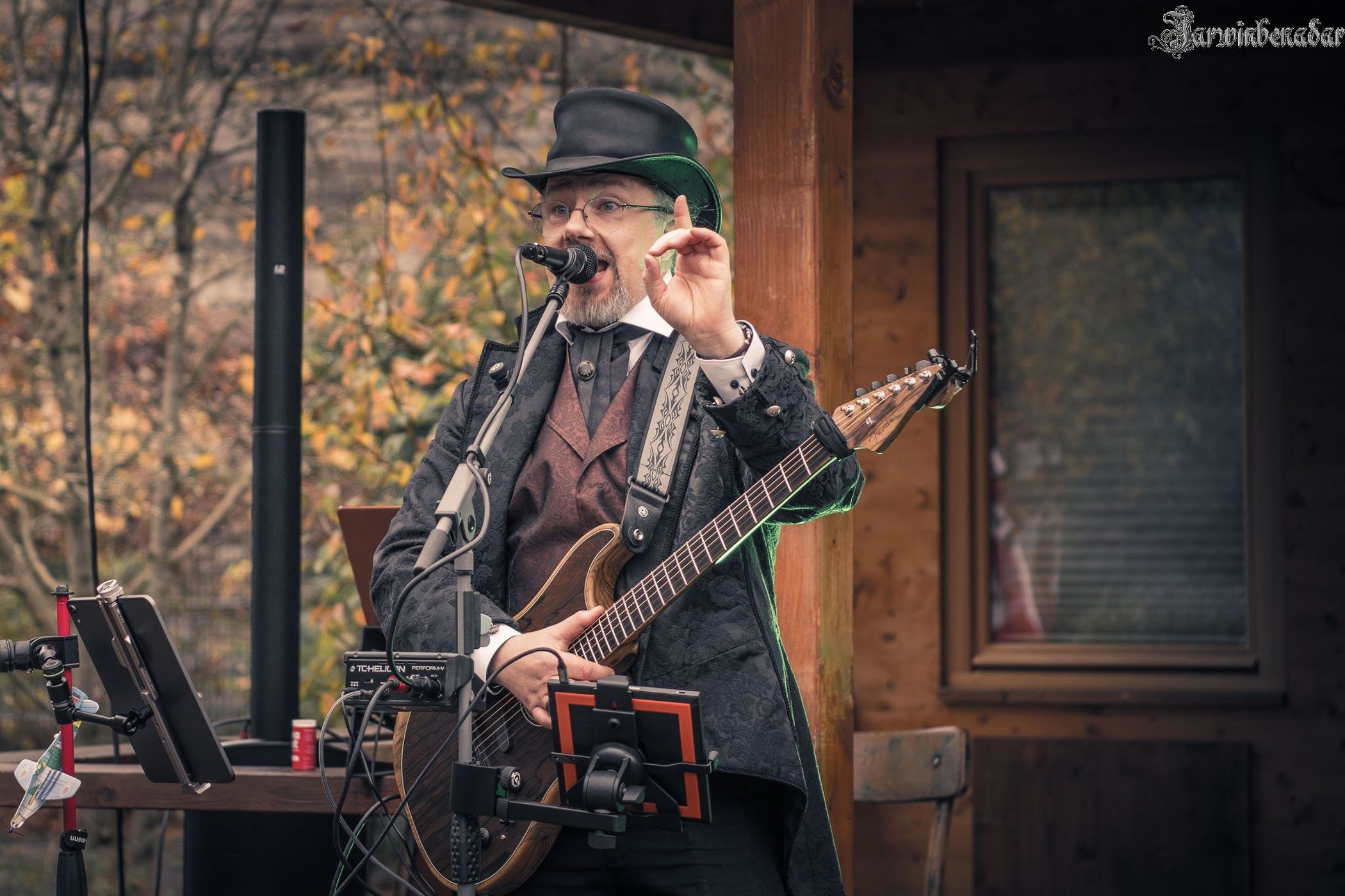 Steampunk Straßenmusik mit Lennie Wolf.<br>Foto: Funkelglanz Events