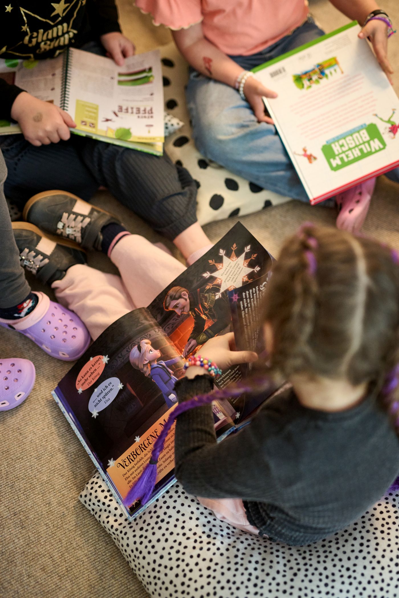 Die Geschichten in den Büchern entdecken die Kinder auch selbstständig.<br>Foto: Nikolaus Urban