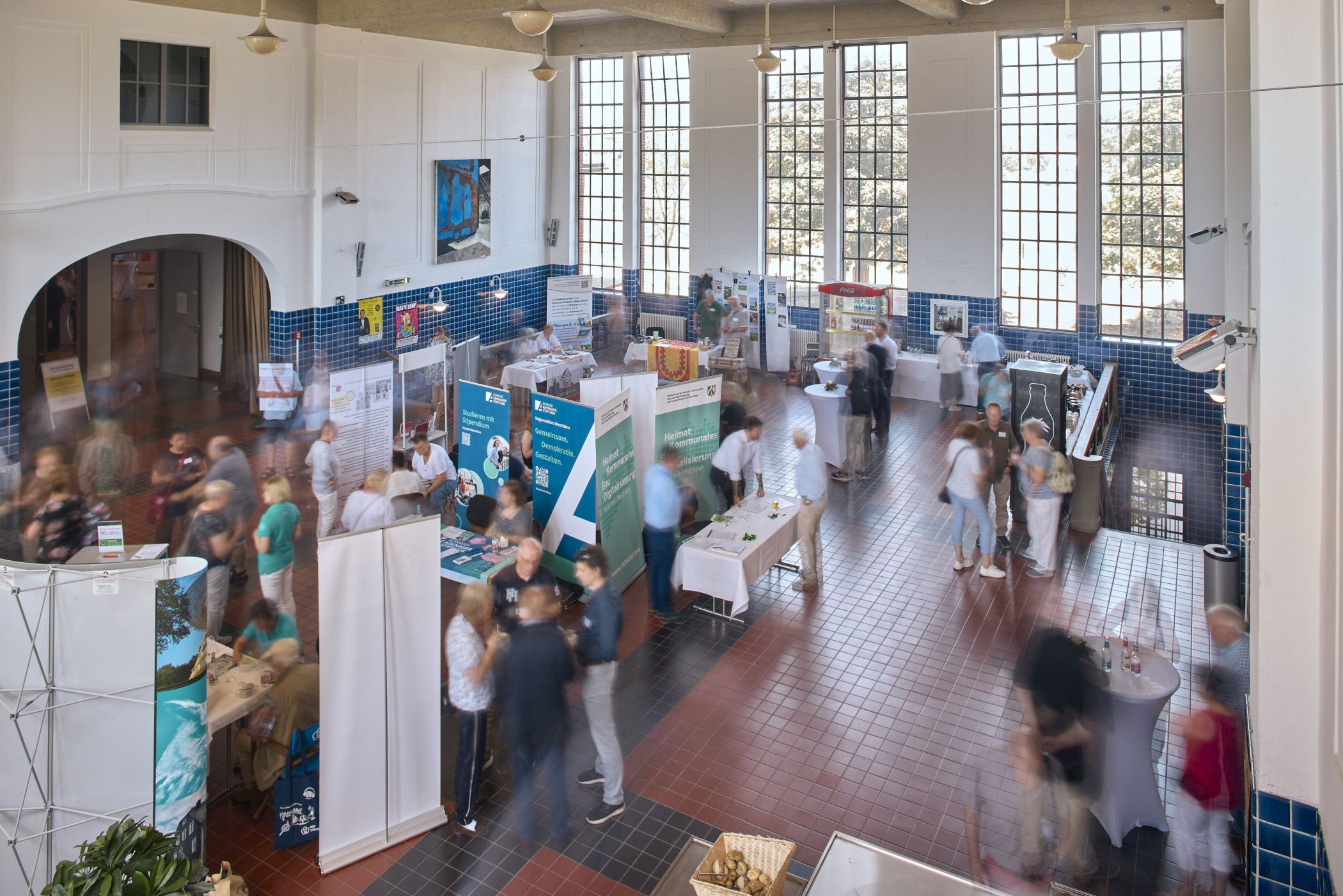 Beim Markt der Ideen kamen Engagierte aus Vereinen, Initiativen und Institutionen ins Gespräch und knüpften neue Kontakte für ihre Arbeit vor Ort.<br>Foto/ Eike Hollermann/WHB
