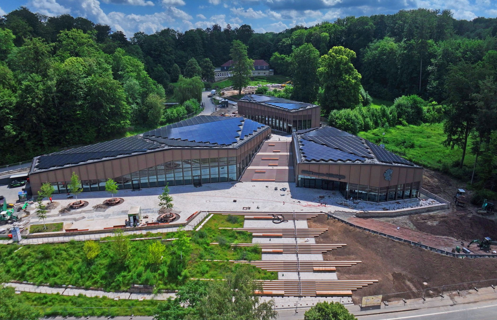 Luftaufnahme des neuen Eingangs- und Ausstellungsgebäudes im LWL-Museum Hellerlecht.<br>Foto: LWL/Jähne