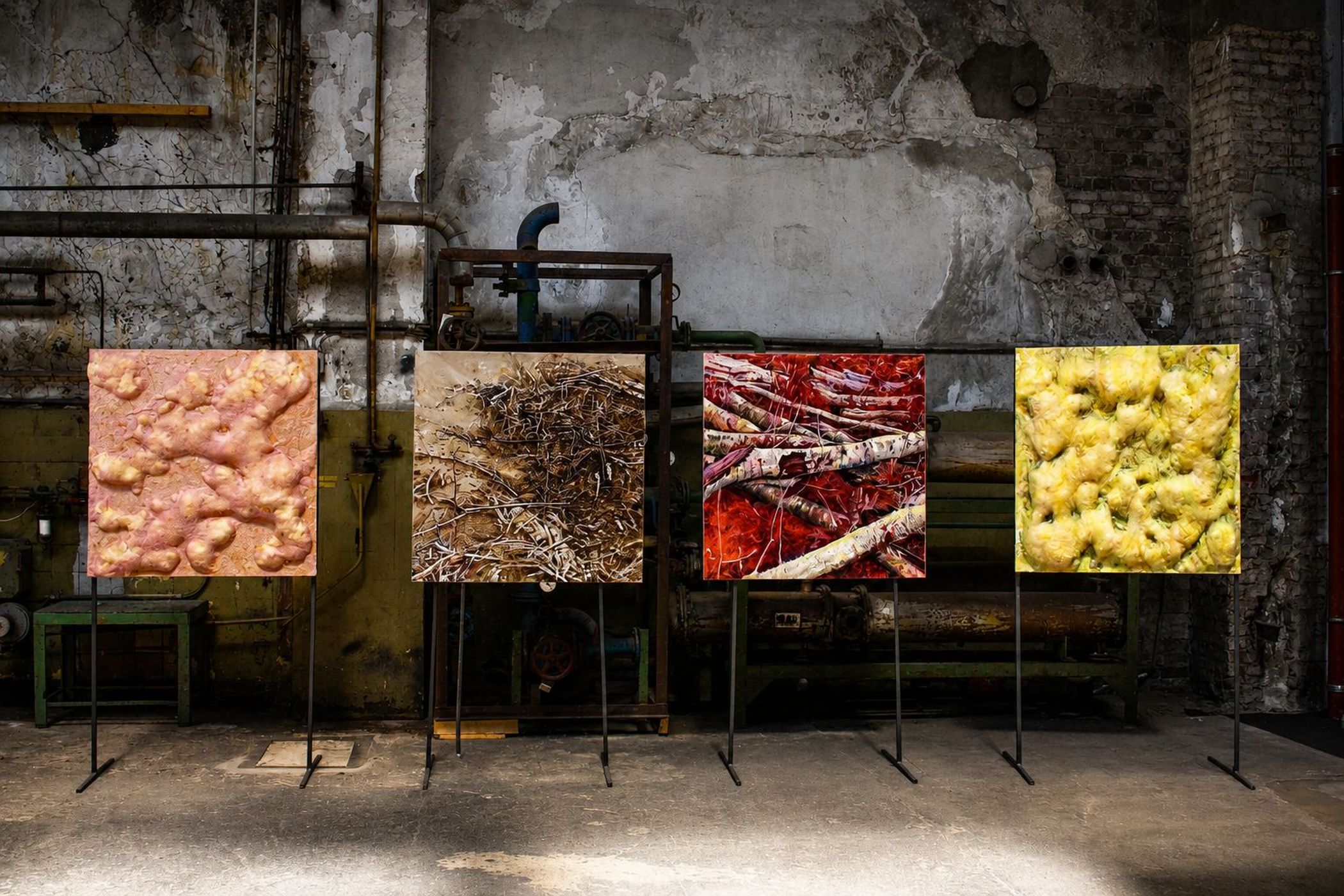 Kunst vor Industriekulisse: Künstlerinnen aus Marokko und dem Ruhrgebiet stellen ihre Arbeiten ab dem 4. Juli in der Henrichshütte in Hattingen aus.<br>Foto: LWL / Dirk Grun