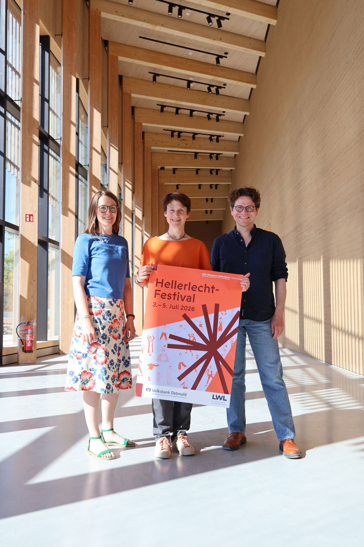 Anna Stein, stellv. Referatsleitung Kulturvermittlung, Museumsdirektorin Dr. Marie- Luisa Allemeyer und Ausstellungskurator Dr. Florian Strob freuen sich auf das vielfältige Programm des Hellerlecht-Festivals.<br>Foto: LWL/Schröder-Klaassen
