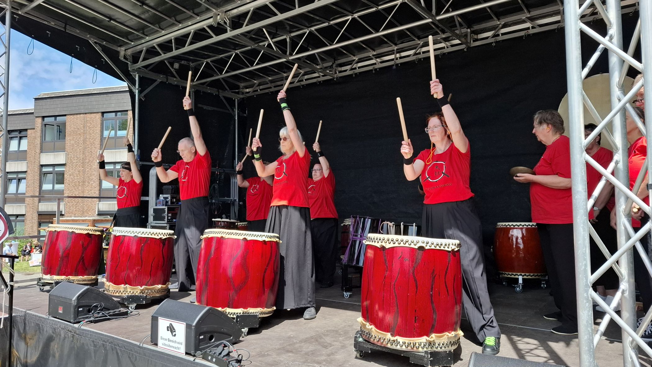Die Gruppe "Do Don Ka Daiko" sorgte mit japanischen Trommeln für einen wortwörtlichen Paukenschlag.<br>Foto: LWL / Philipp Stenger