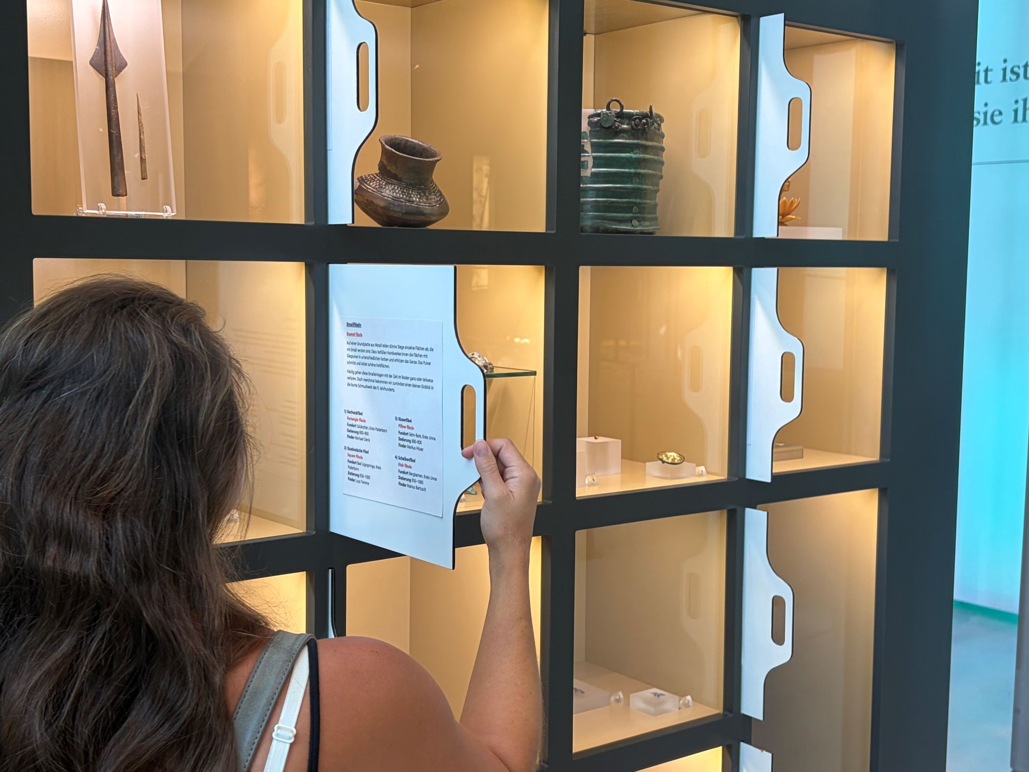 Das Schatzregal ist neues Ausstellungselement im LWL-MAK.<br>Foto: LWL/ C. Steimer