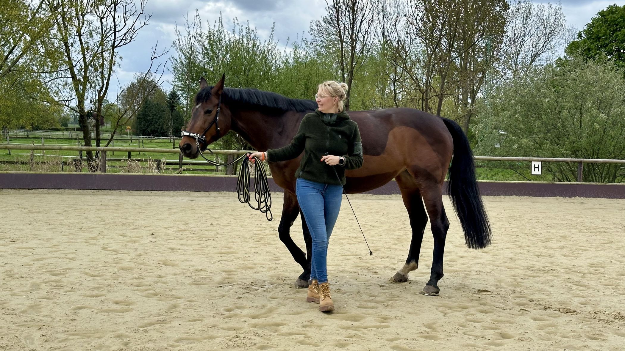 Dr. Friederike Reilmann-Lollies mit ihrer Stute Ellie. <br>Foto: LWL/Enrica Gore