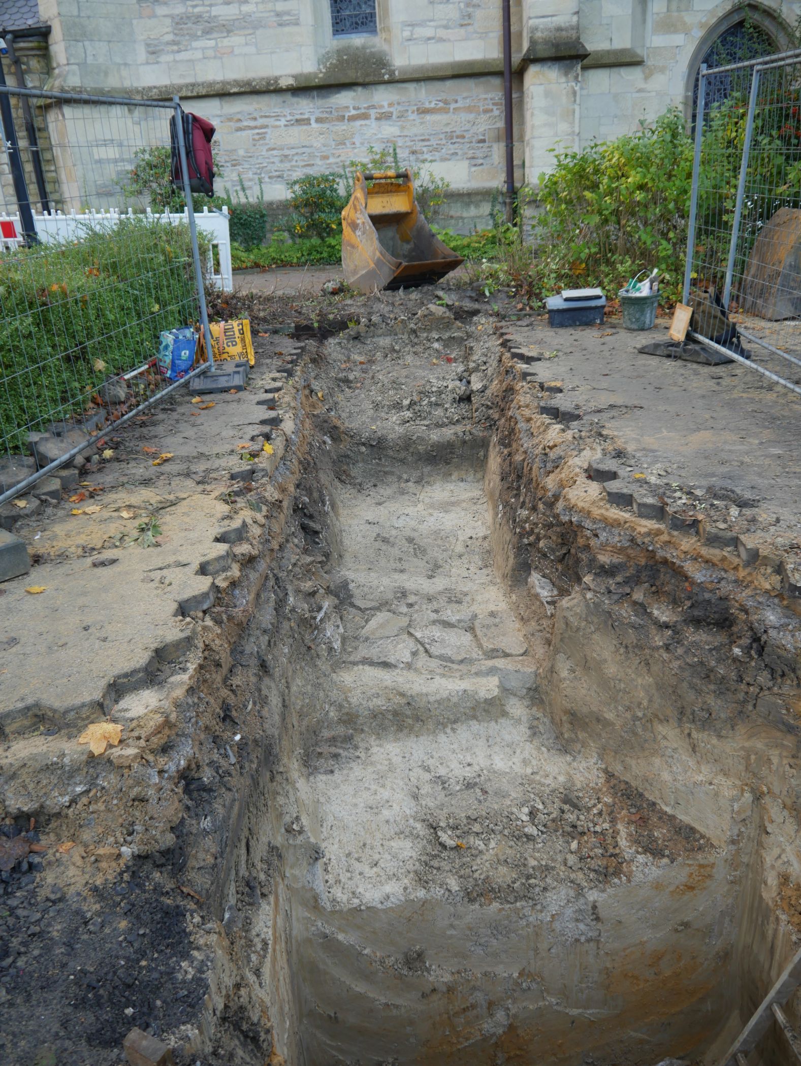 Blick in den Kanalgraben während der Ausgrabung.<br>Foto: H. Neidhardt / Archäologie am Hellweg eG