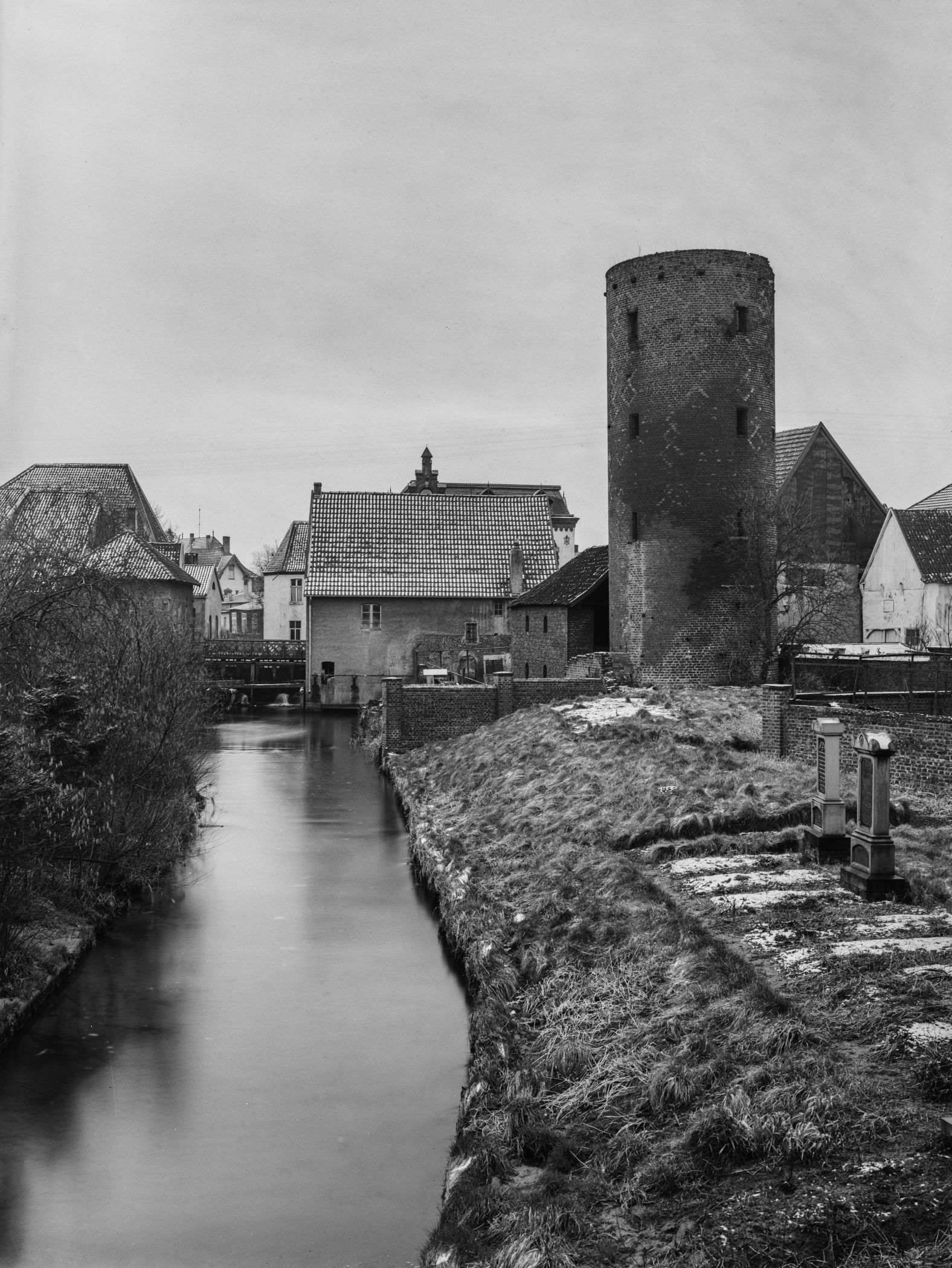 Der Kuhmturm Anfang des 20. Jahrhunderts noch ohne Helm 1902.<br>Foto: LWL