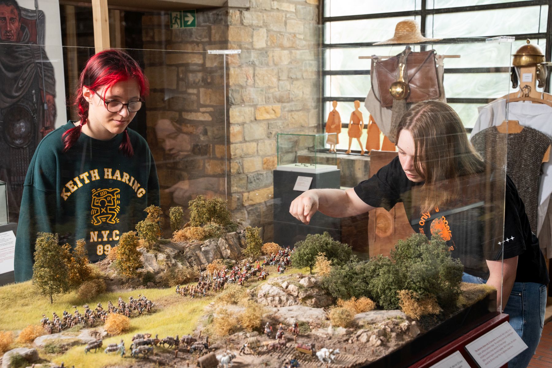 Die Foyer-Ausstellung gibt Einblicke in das Leben der Römer an Pader und Lippe.<br>Foto: LWL/E. Daood