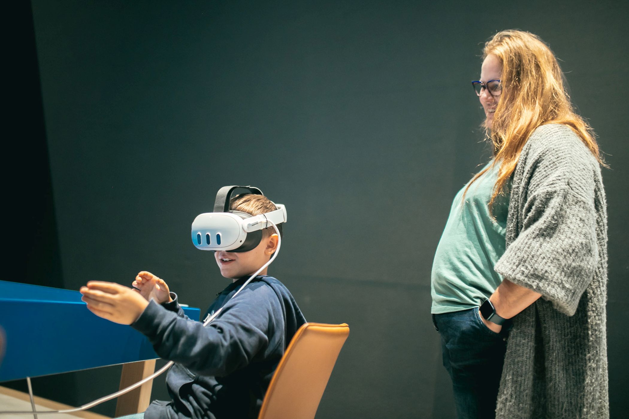 Eine Virtual-Reality-Station lässt Besuchende des LWL-MAK eintauchen ins 18. Jahrhundert.<br>Foto: LWL/ M. Hömberg