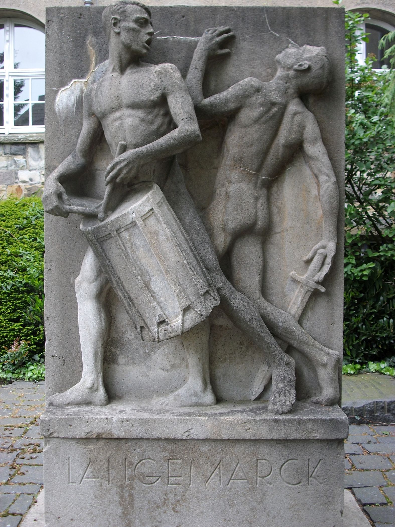 Das Langemarck-Denkmal beim Gymnasium Dionysianum in Rheine.<br>Foto: Jens Effkemann