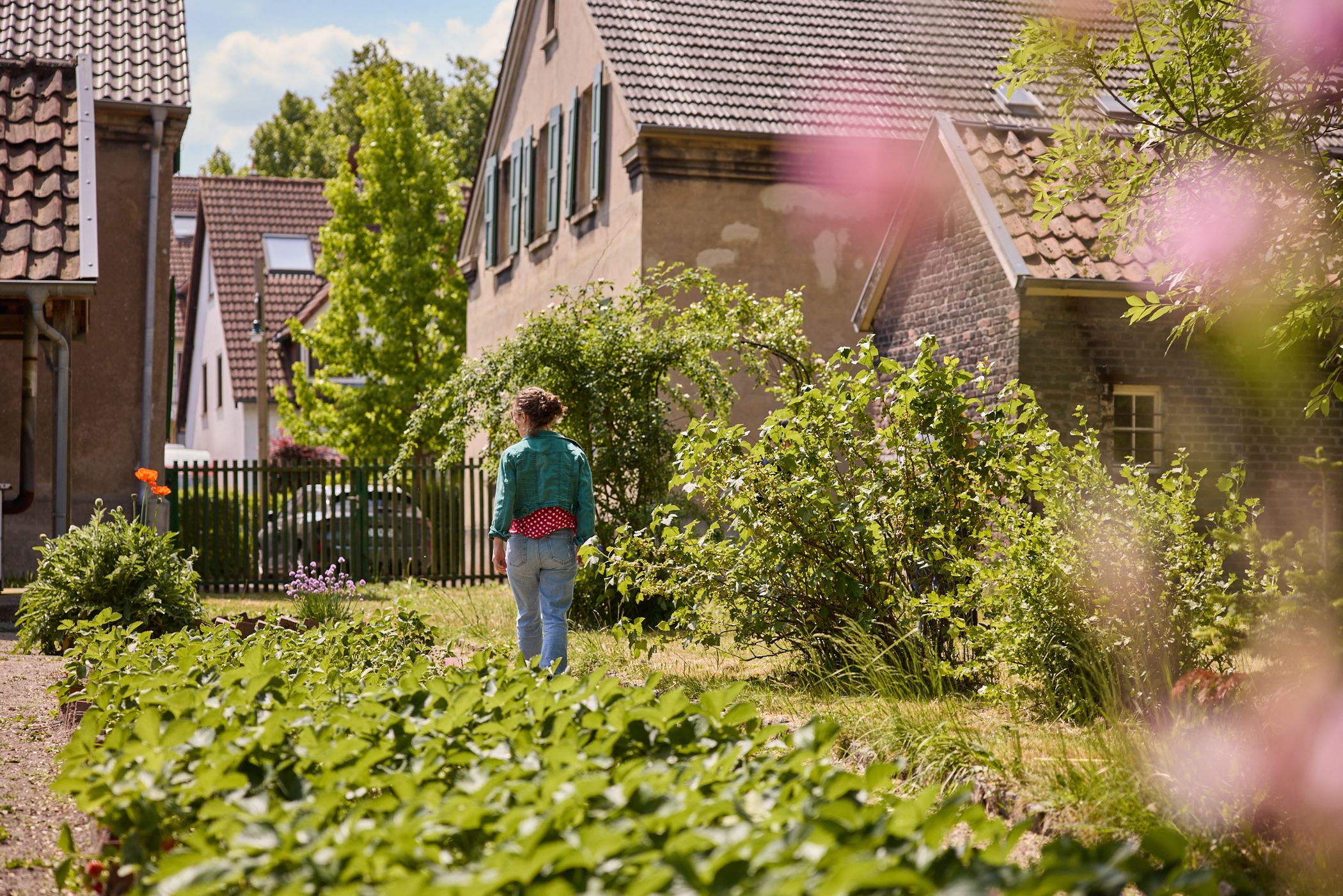 Im Arbeitergarten der Zeche Hannover können die Gäste gemütlich beisammensitzen und Erinnerungen austauschen.<br>Foto: LWL / Julia Gehrmann