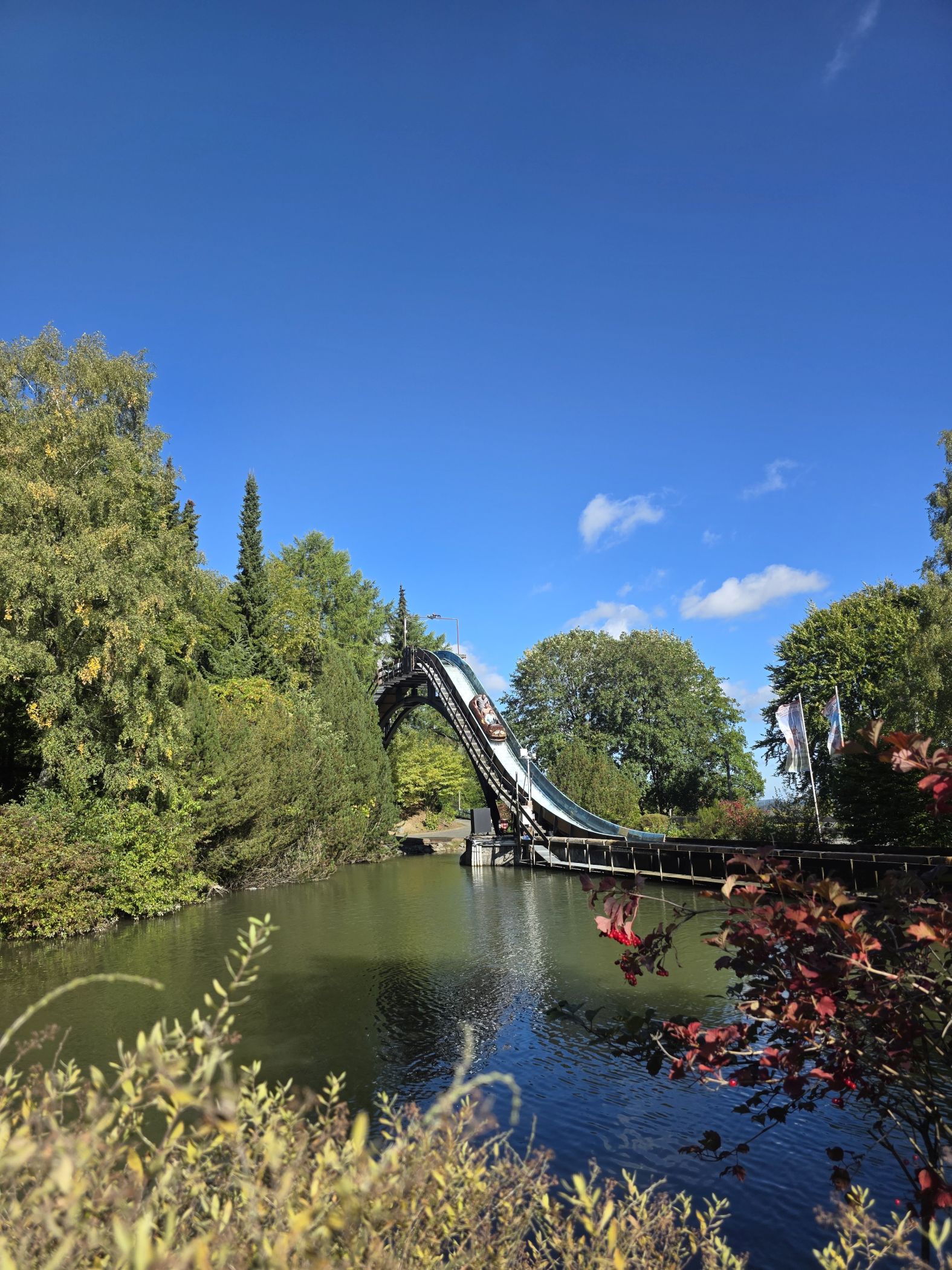 Die Wildwasserbahn ist eine von vielen Attraktionen im Freizeitpark Fort Fun.<br>Bild: LWL/Bianca Plemper