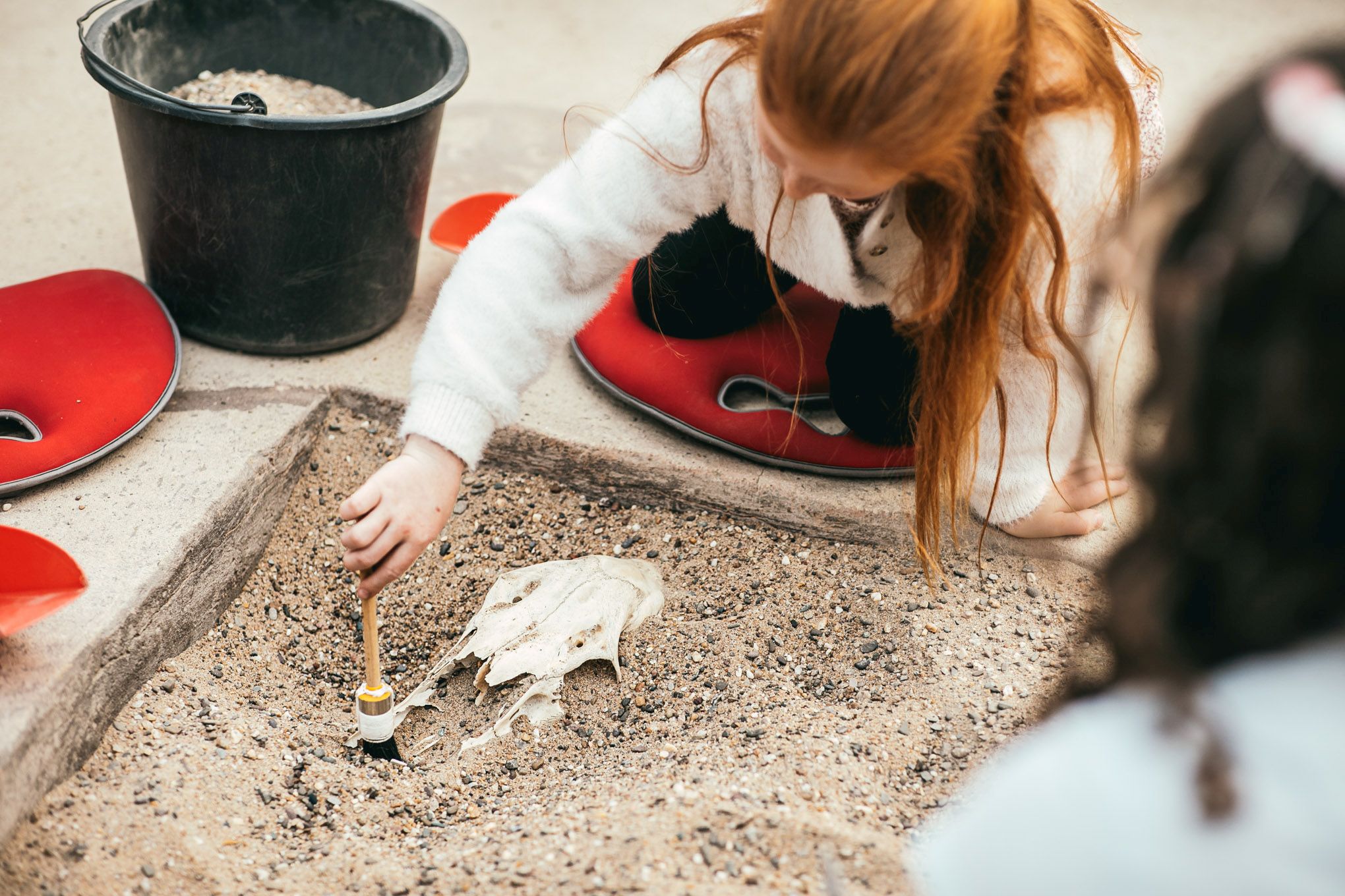 Graben wie echte Archäolog:innen können Familien mit Kindern im Grabungscamp.<br>Foto: LWL/ M. Hömberg
