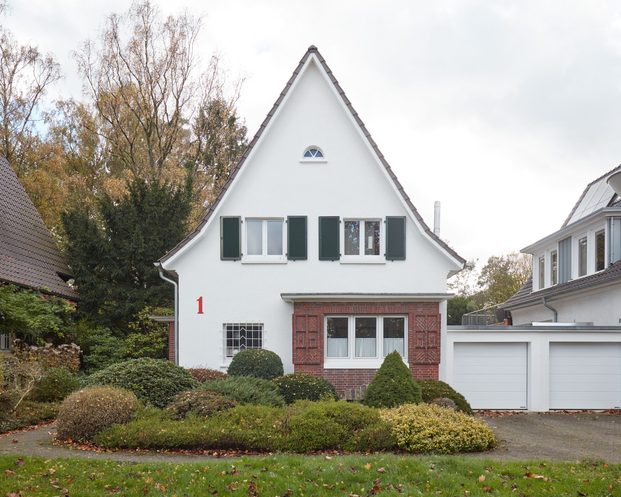 Kein Denkmal und trotzdem prägend für die Gartenstadt und den Denkmalbereich. Grabbeplatz 1, Architekten: D. und K. Schulze, 1926.<br>Foto: LWL/Michael Rasche
