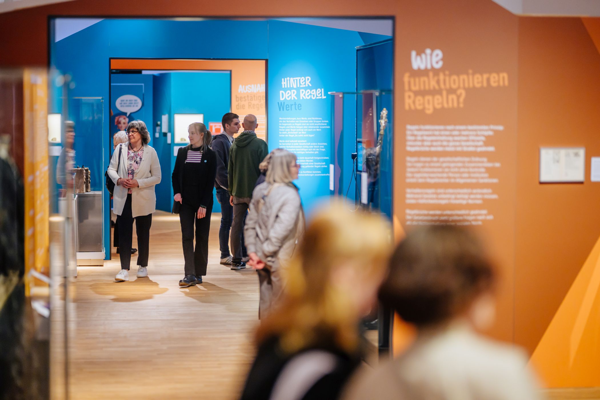 Die Macht der Regeln: Der Vortrag von Prof. Dr. Martin Maties eröffnet die Vortragsreihe zur aktuellen Sonderausstellung "Die Macht der Regeln! Zwischen Freiheit und Kontrolle" im Kloster Dalheim.<br>Foto: LWL/Besim Mazhiqi