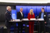 (2. v. l. n. r.) Dr. Georg Lunemann, Dr. Barbara Rüschoff-Parzinger und Dr. Tobias Jogler freuen sich über die Wiedereröffnung des LWL-Planetariums mit modernster Projektionstechnik.<br>Foto: LWL/Neander