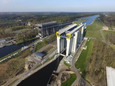 Das neue und das alte Schiffshebewerk Niederfinow an der Havel-Oder-Wasserstraße (2021).<br>Foto: WNA Berlin