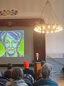 Dr. Thomas Schöne, Bürgermeister der Stadt Warstein, berichtete über Frieden und Widerstand in der heutigen Zeit.<br>Foto: LWL-Pflegezentrum Warstein/Berghoff